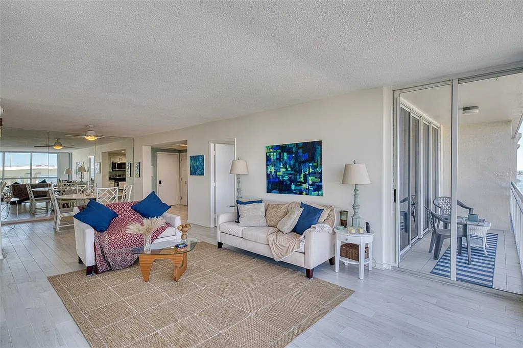 2 bed, 2.0 bath, 1269 sqft, $3,500 — Photo 4