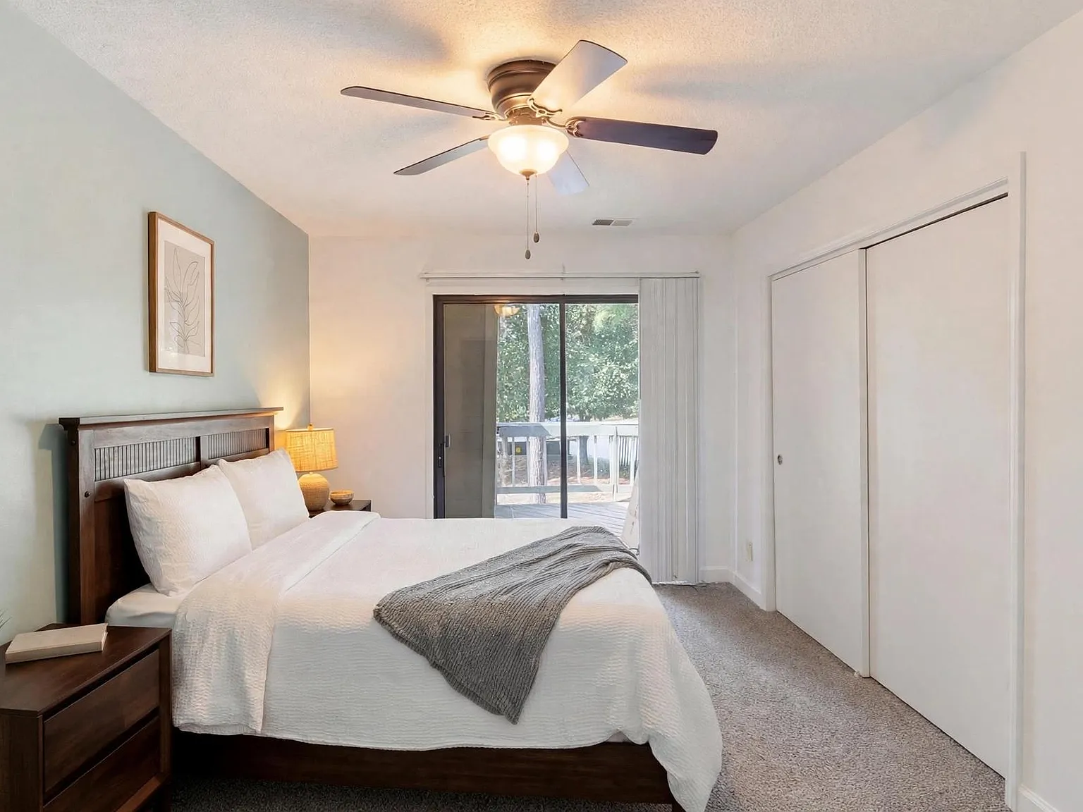 2 bed, 2.0 bath, 1000 sqft, $1,525 — Photo 2