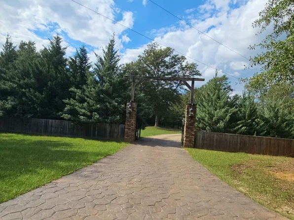 241 Richard Dr, Jeffersonville, GA 31044