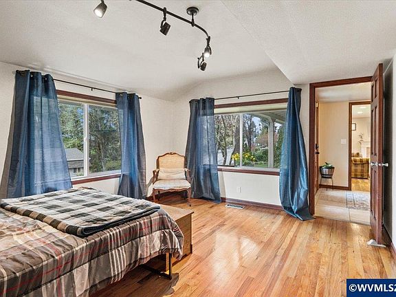 5th image of 544 Clarmount St NW