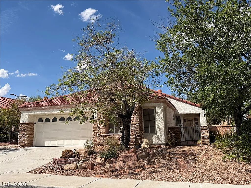 3 bed, 2.0 bath, 1840 sqft, $2,545 — Photo 2