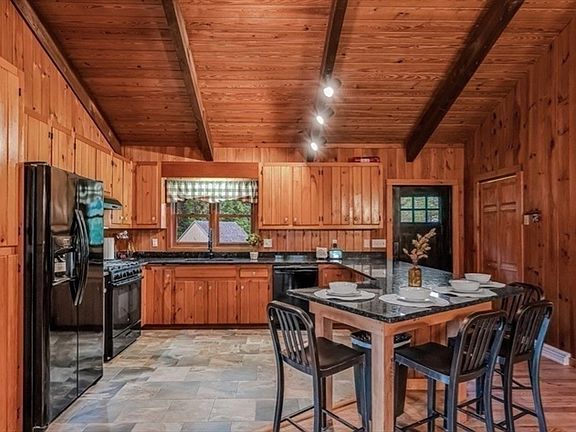 5th image of 1828 E Otis Rd