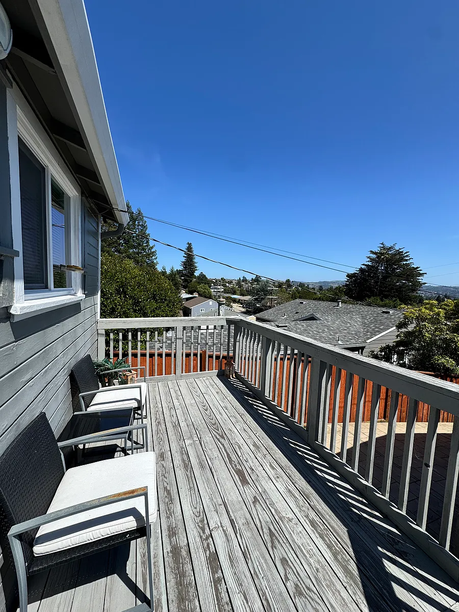 Building Photo - 4742 Hillside Dr
