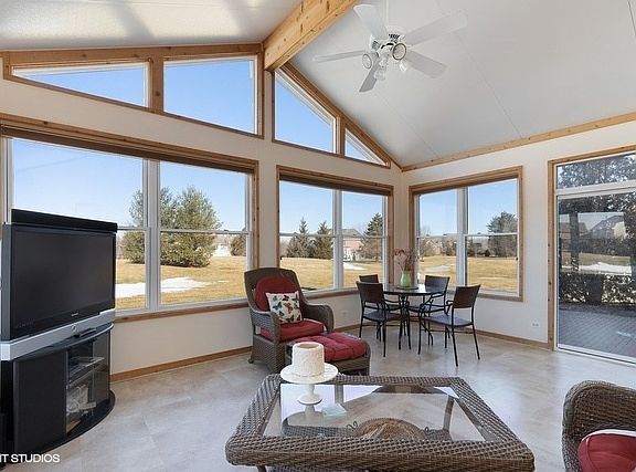 2nd image of 18 Hawthorn Grove Dr