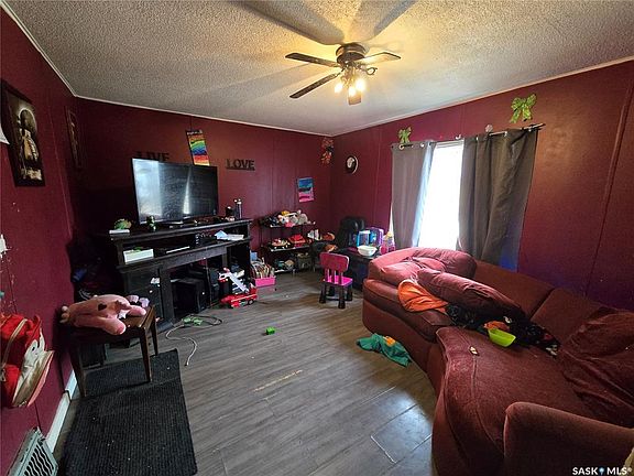 2nd image of 470 2nd AVENUE NW