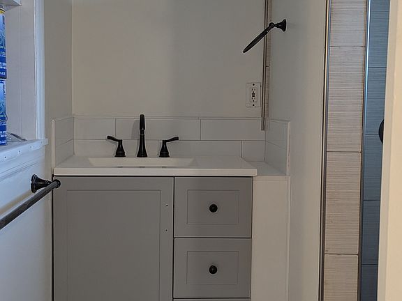 5th image of 1804 1/2 Janice Ave #1/2