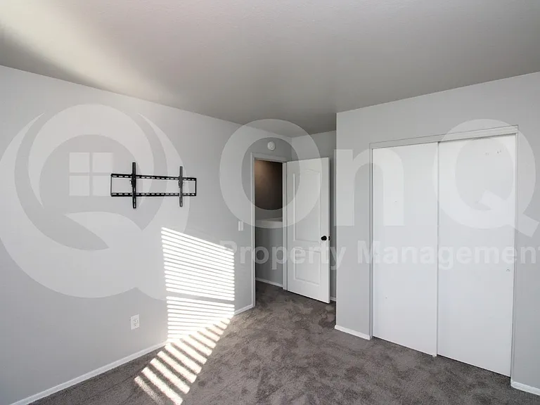 6761 S Parliament Dr — Photo 11