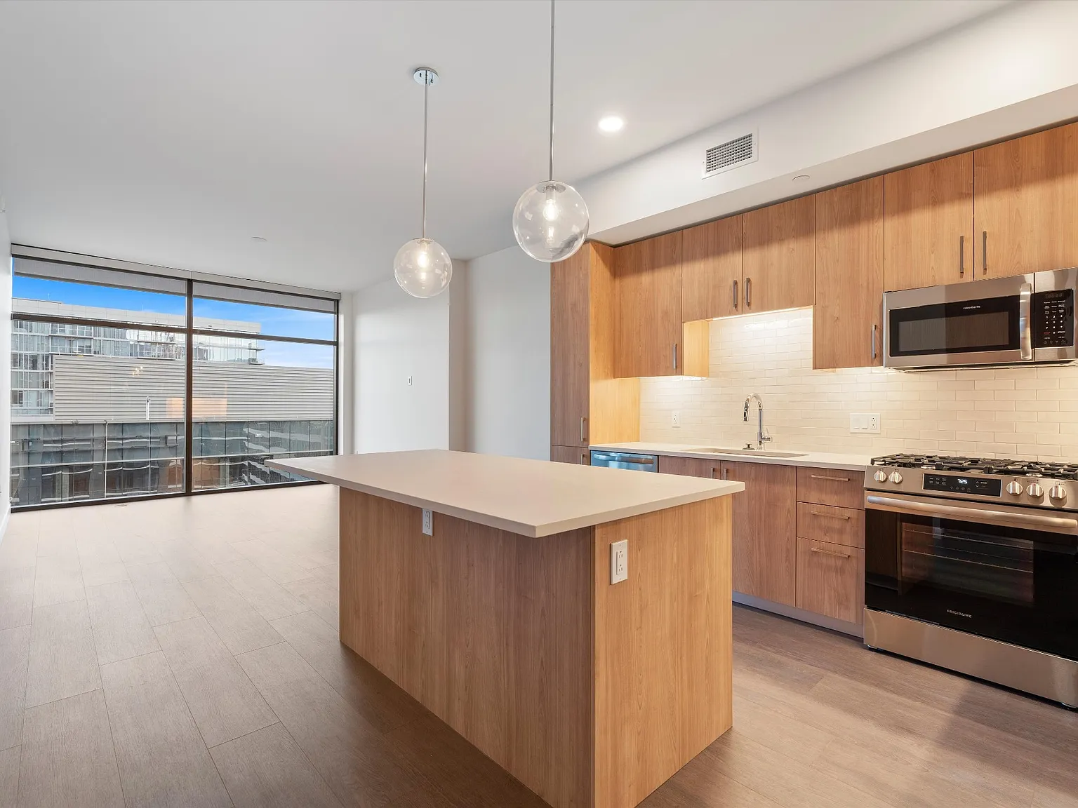 1 bed, 866 sqft, $2,700 — Photo 1