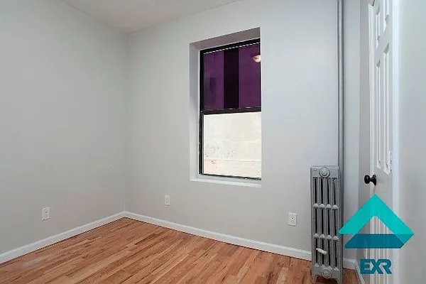 Rented by EXR | media 12