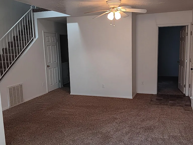 341 Pheasant Rd W #D — Photo 3