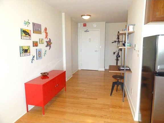 2nd image of 600 E 8th St APT 9R