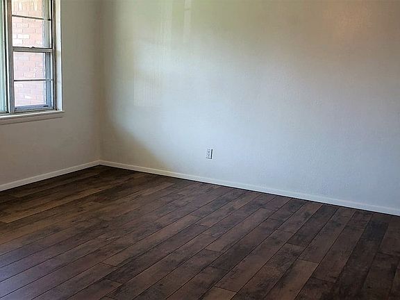3rd image of 601 Mimosa Dr