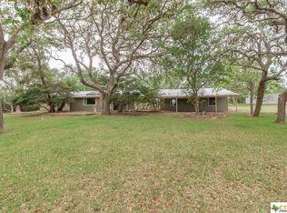 726 Oak Forest Rd, Goliad, TX 77963