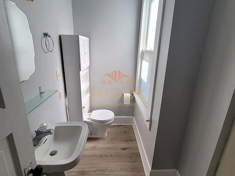 1312 Ferry St — Photo 12
