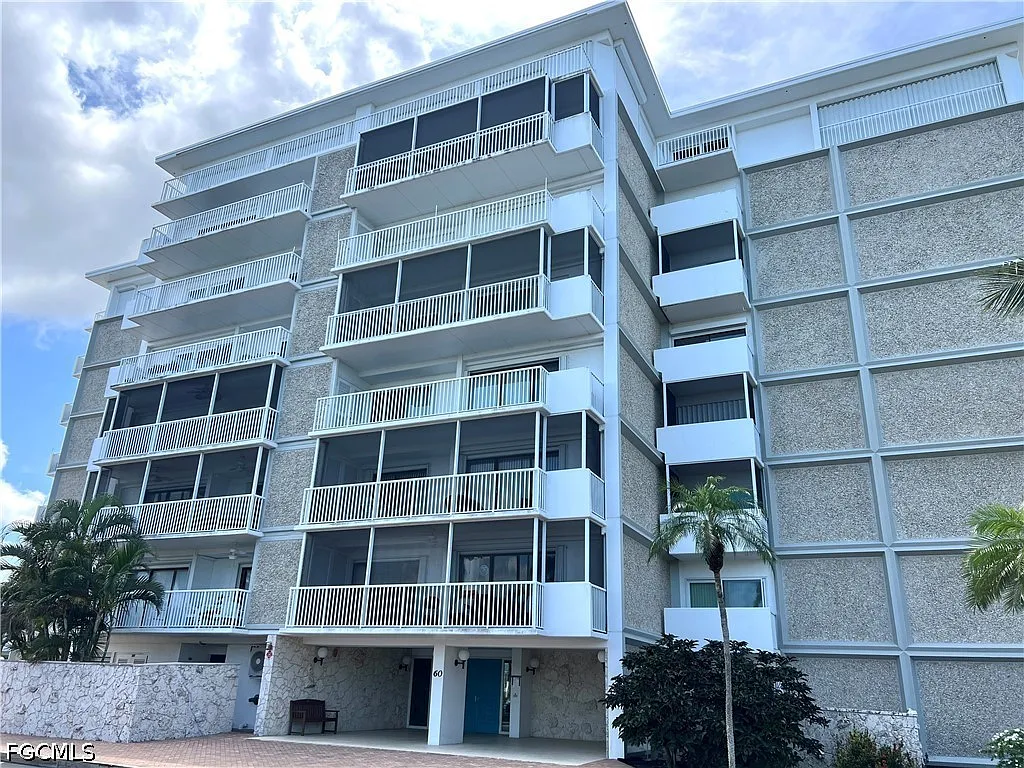 1 bed, 1.0 bath, 941 sqft, $1,945 — Photo 1