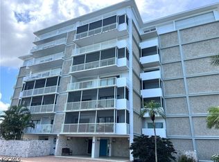 60 Pelican St W APT 202, Naples, FL 34113