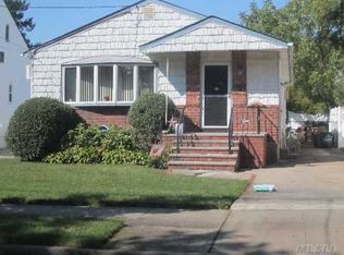 25543 148th Dr, Rosedale, NY 11422