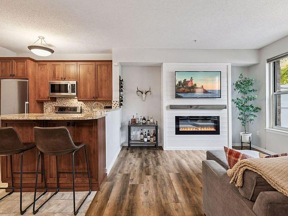 5th image of 580 N 2nd St APT 104