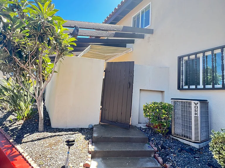 12206 Rancho Bernardo Rd #B — Photo 20