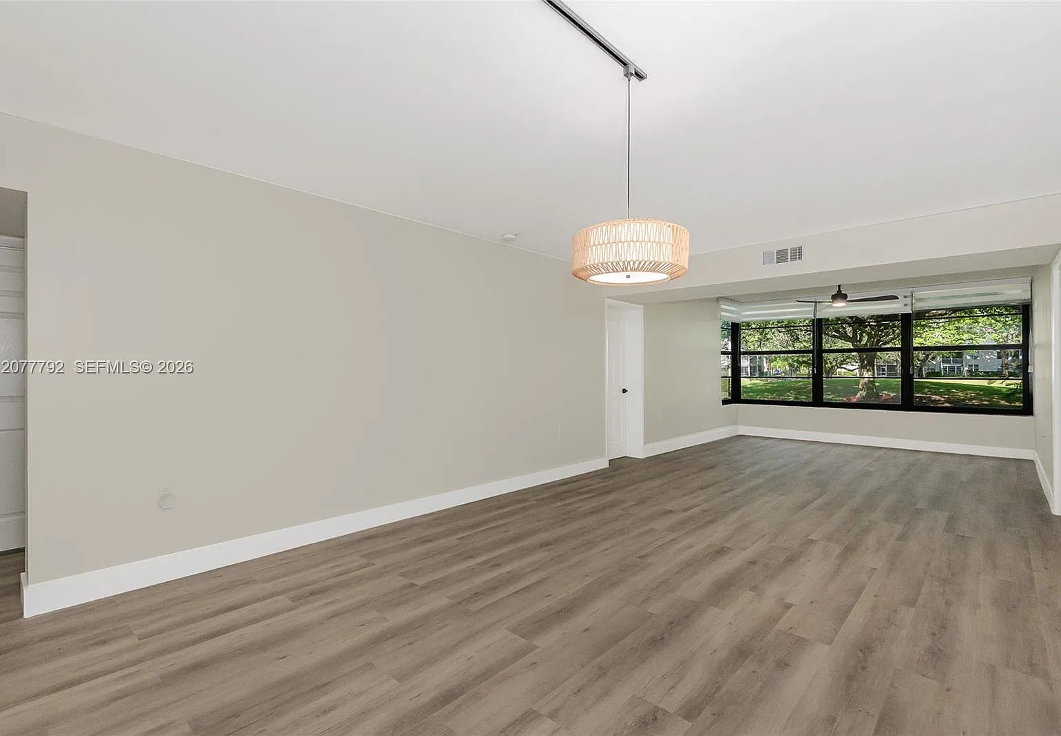 Condo 24 Of Whitehall Con — Photo 3