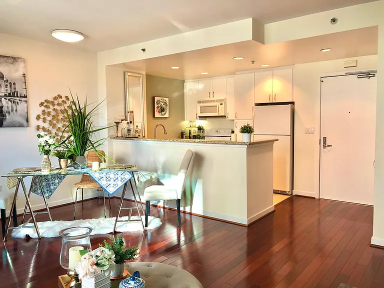 250 King St #532 — Photo 6