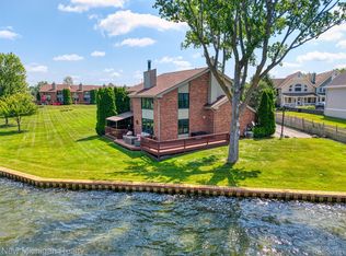 2226 Bowles St, Fenton, MI 48430