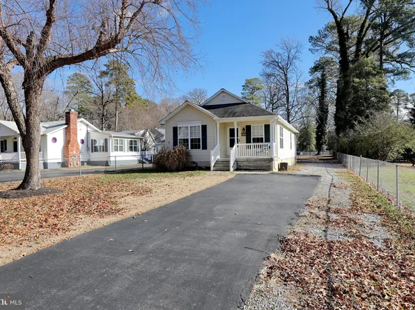 17894 Duvall Dr, Cobb Island, MD 20625