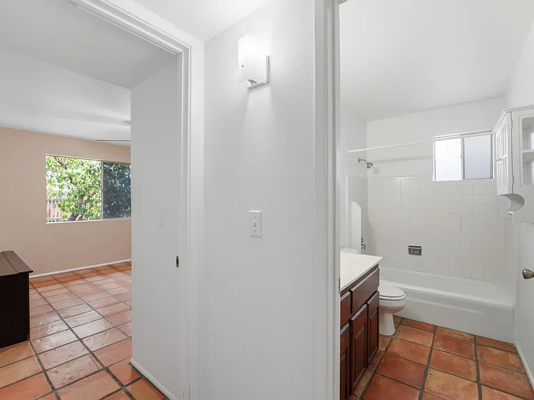 545 E Brown Rd — Photo 11