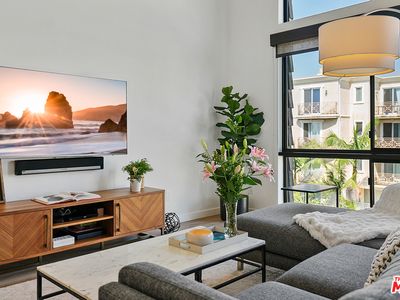 2307 Fox Hills Dr APT 301, Los Angeles, CA, 90064