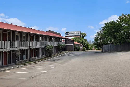 Red Top Apartments Photo 1