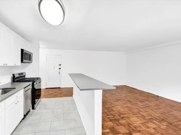 2630 Kingsbridge Terrace image 4 of 27