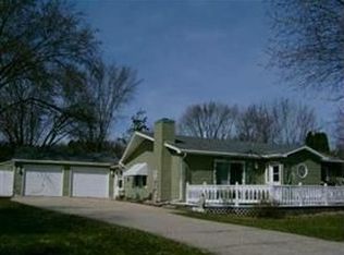 1187 E Cooper Dr, Edgerton, WI 53534