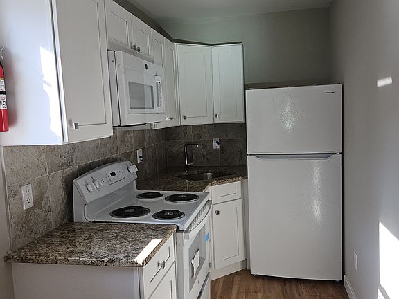 3rd image of 2556 Germantown Ave #2