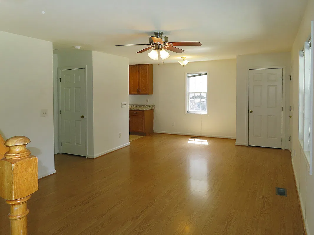 3 bed, 1350 sqft, $2,450 — Photo 4