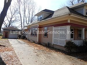 Driveway & Detached Garage