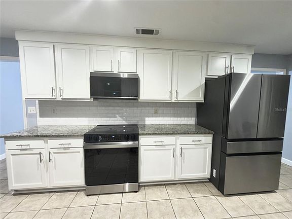 3rd image of 9989 Leahy Rd