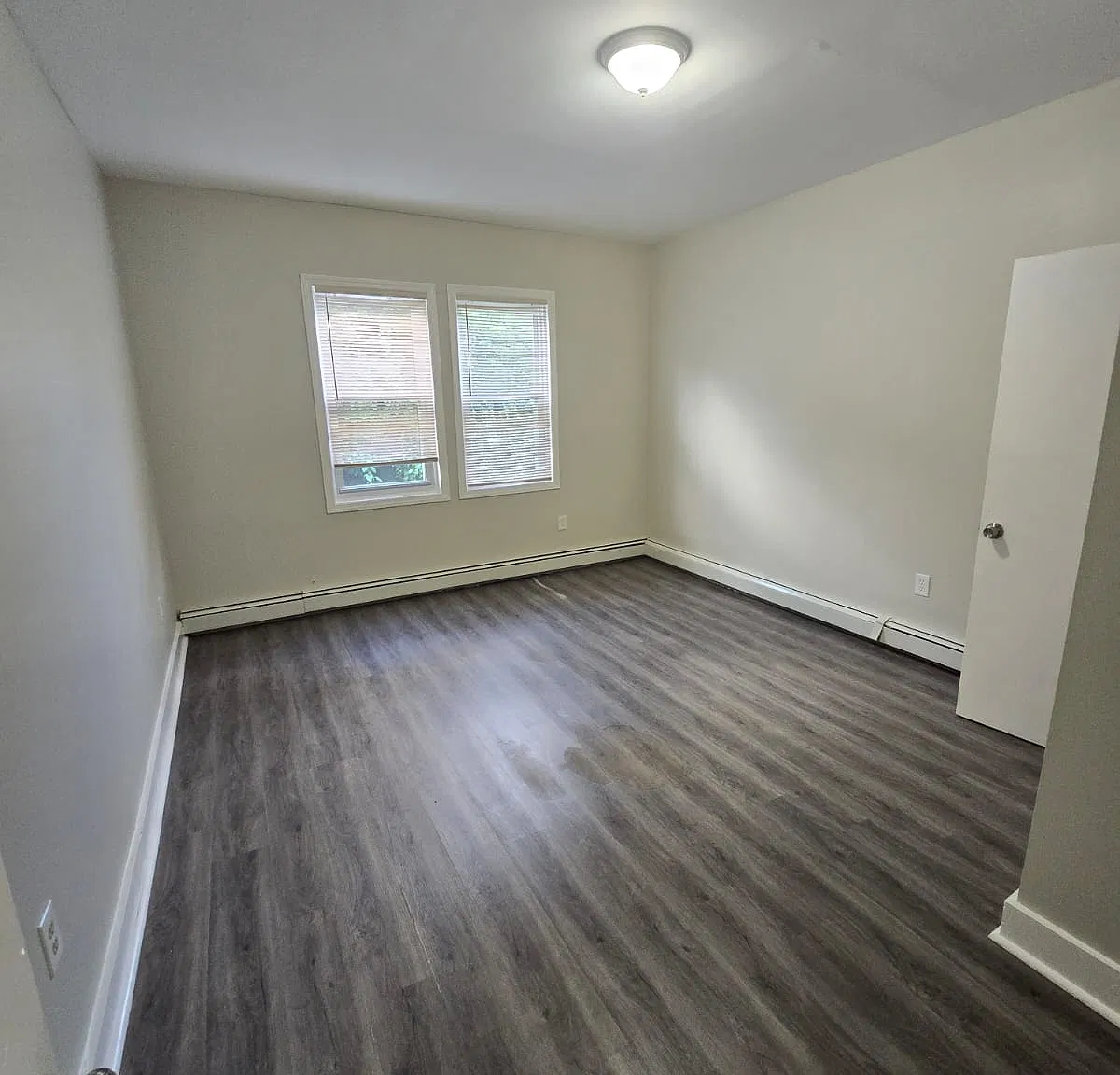 4 bed, 1.5 bath, $2,495 — Photo 2