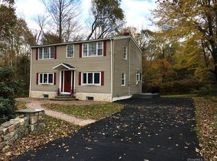 31 Lockwood Rd, Middlebury, CT 06762