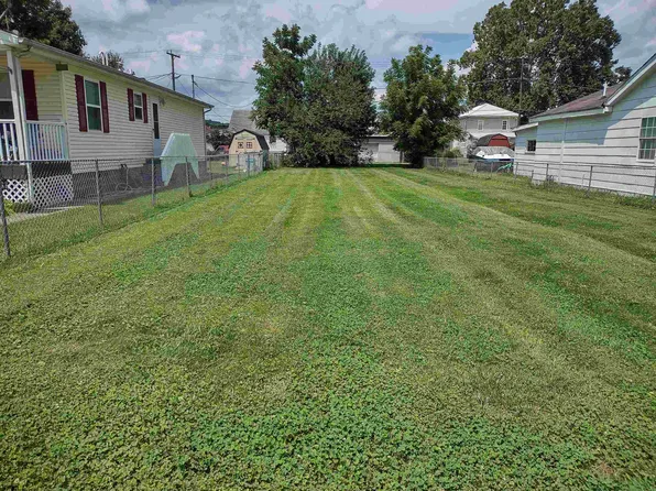 3038 Chase St, Huntington, WV 25704