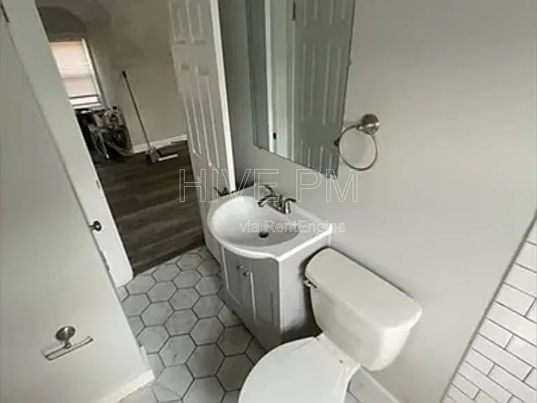2033 Maple Ave #4 — Photo 9