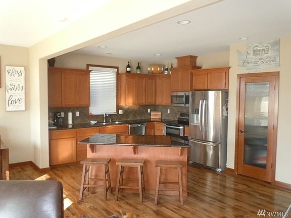 5th image of 212 Ames St NE