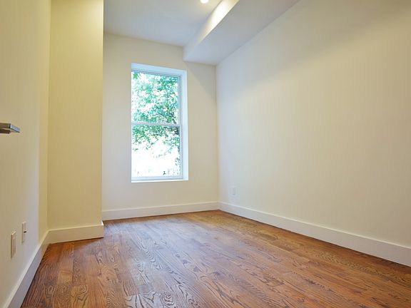 4th image of 935 Lafayette Ave #4RENT