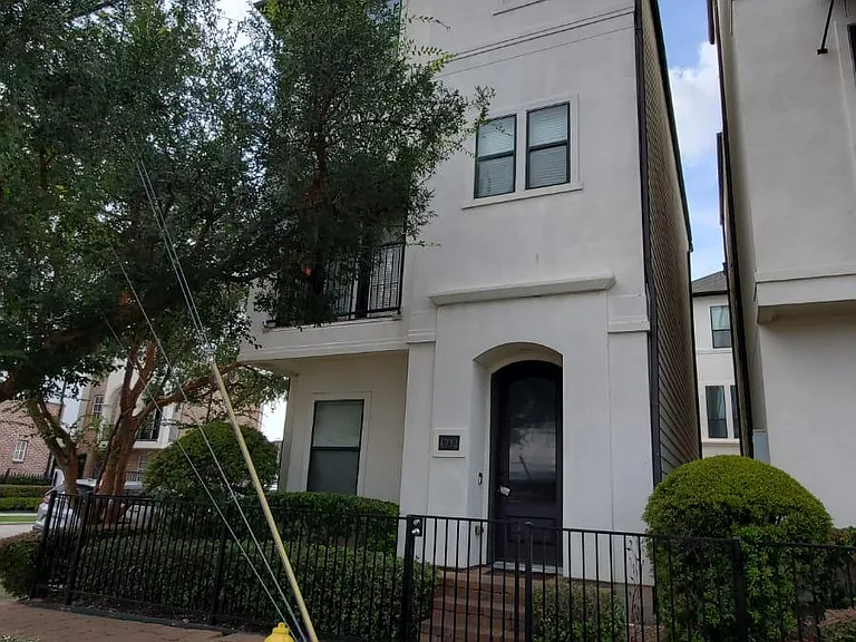 Quiet and peaceful and with plenty of street parking (rarity in the Heights!)