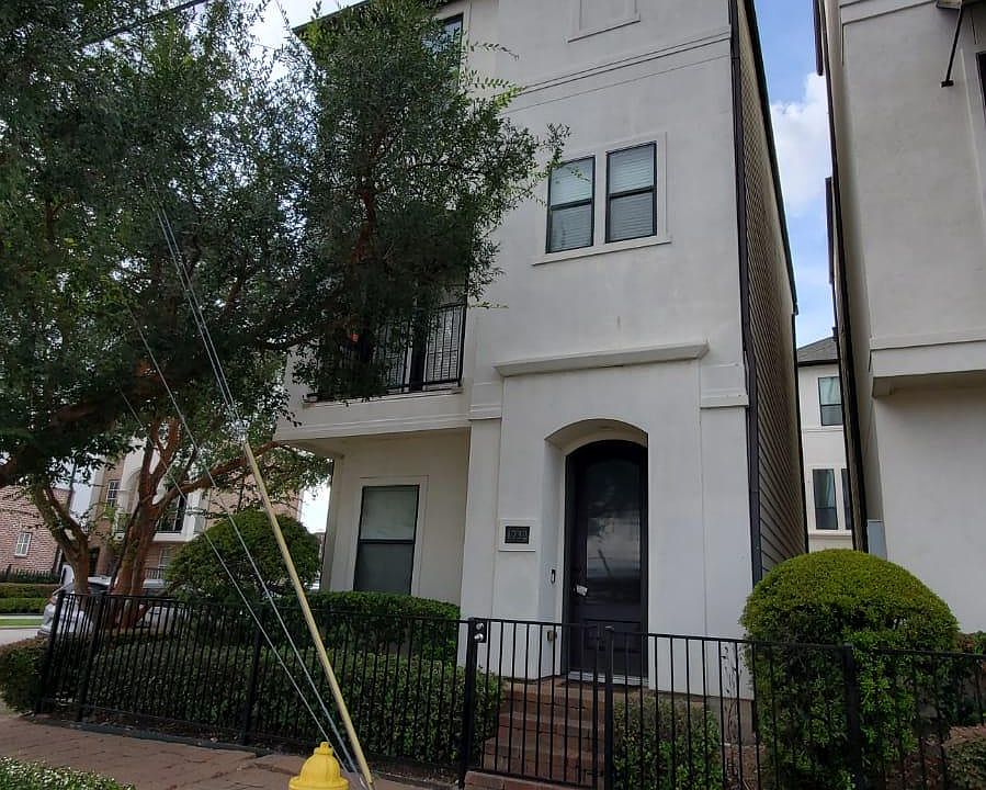 Quiet and peaceful and with plenty of street parking (rarity in the Heights!)