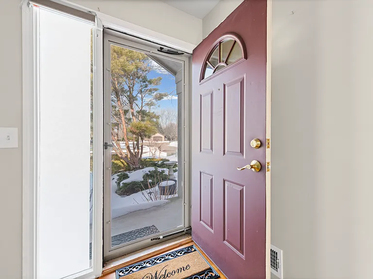 20450 Naves Dr — Photo 25
