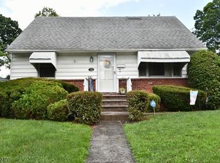 19 Florence Pl, Elmwood Park, NJ 07407