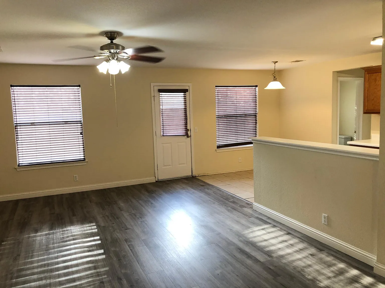 3 bed, 2.5 bath, 1590 sqft, $2,195 — Photo 2