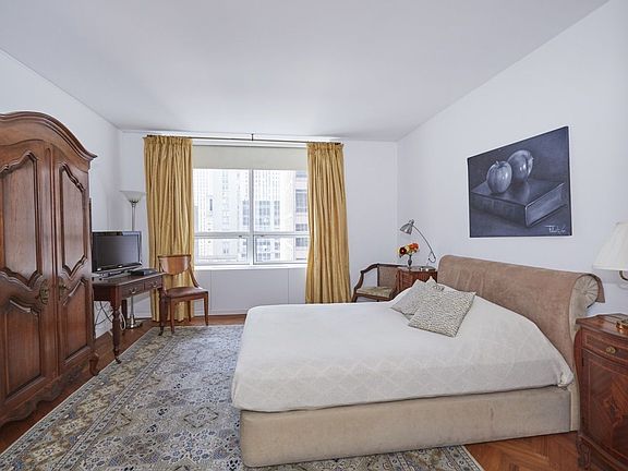 4th image of 15 W 53rd St #14J