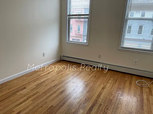 Rented by Metropolis International Realty Inc. | media 9