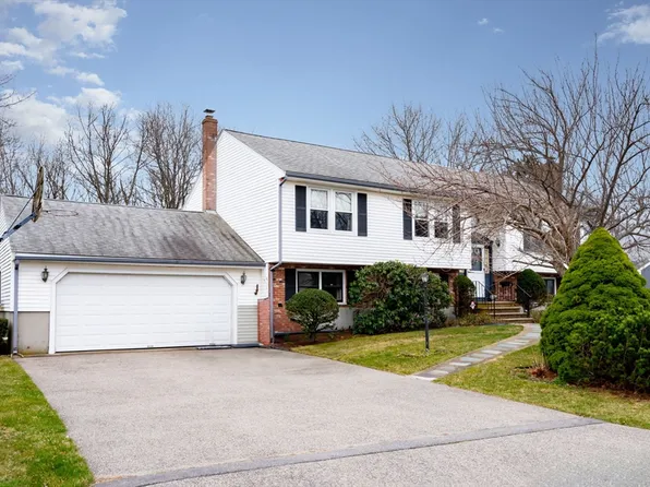 103 Essex Heights Dr, Weymouth, MA 02188